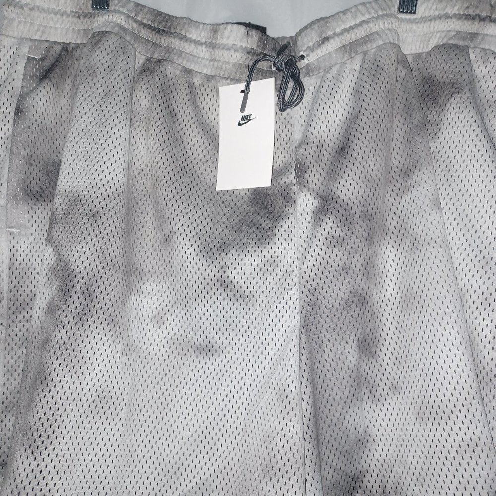 NIKE WOMEN'S TIE DYE SHORTS SIZE 2X